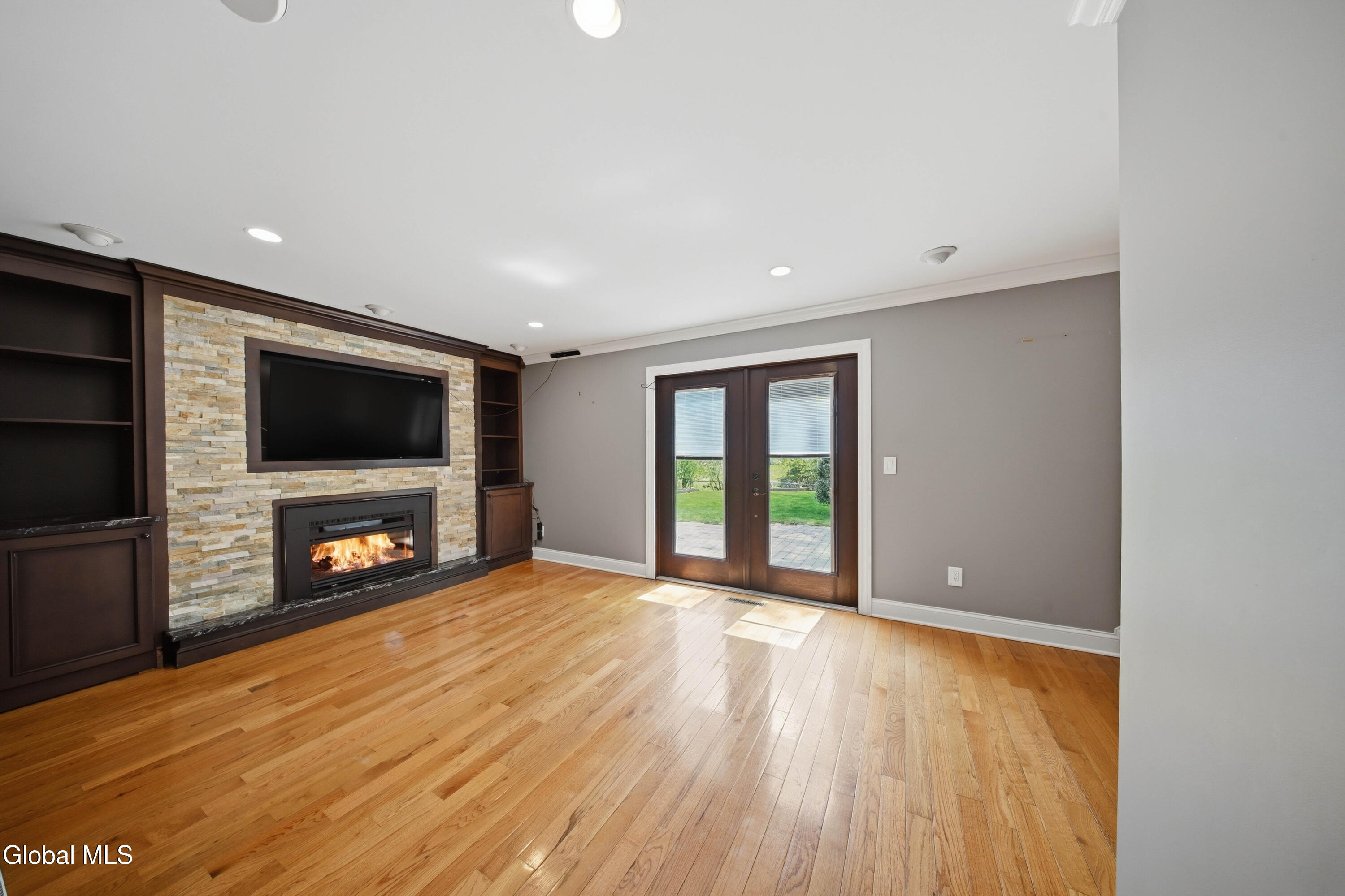 24 Michaelangelo Street Latham NY 12110