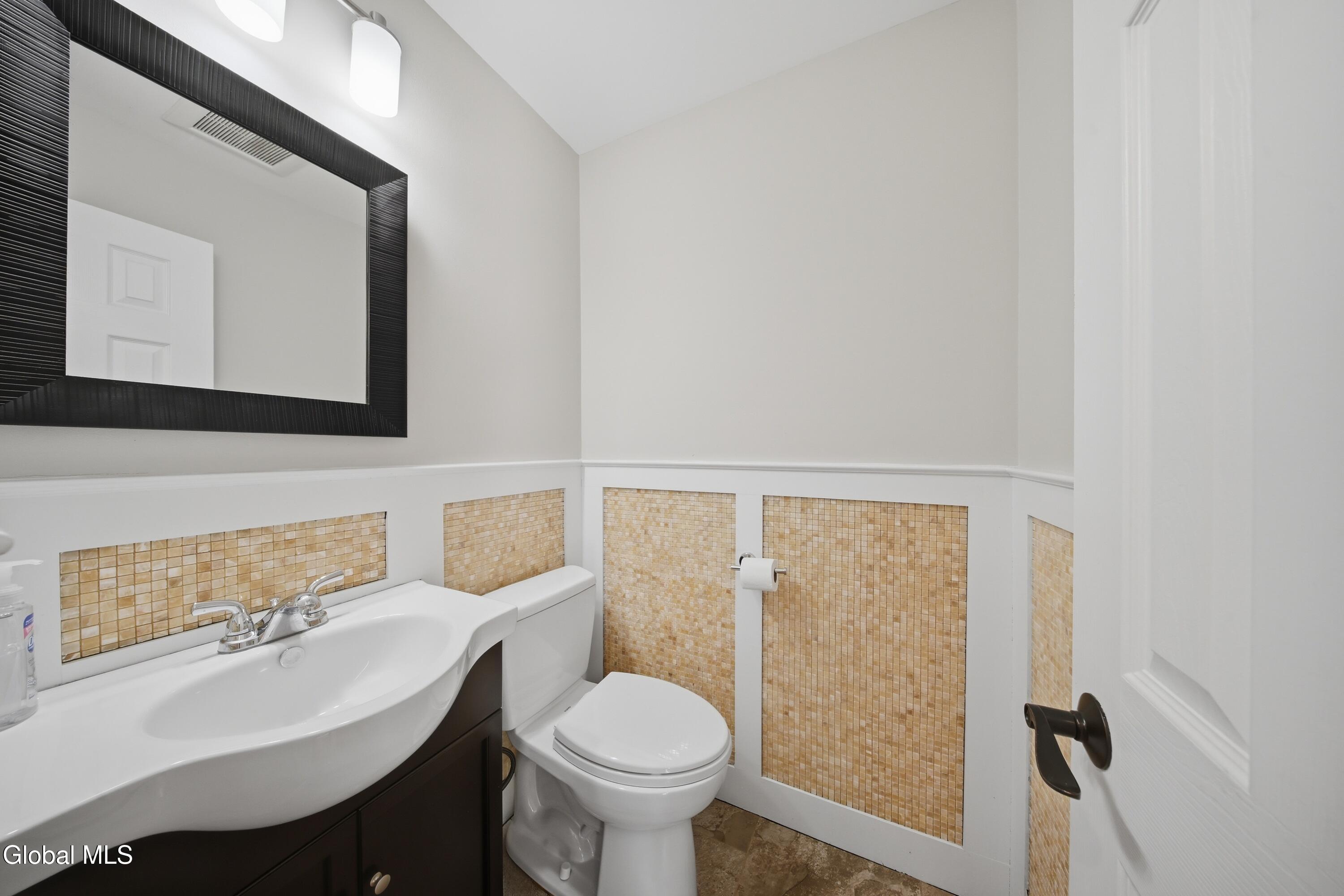 24 Michaelangelo Street Latham NY 12110