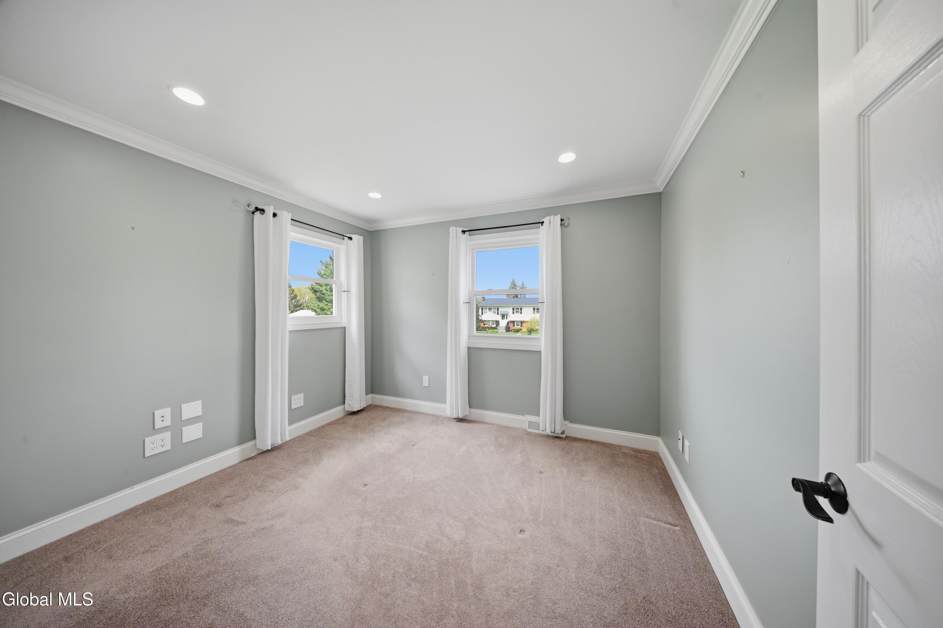 24 Michaelangelo Street Latham NY 12110