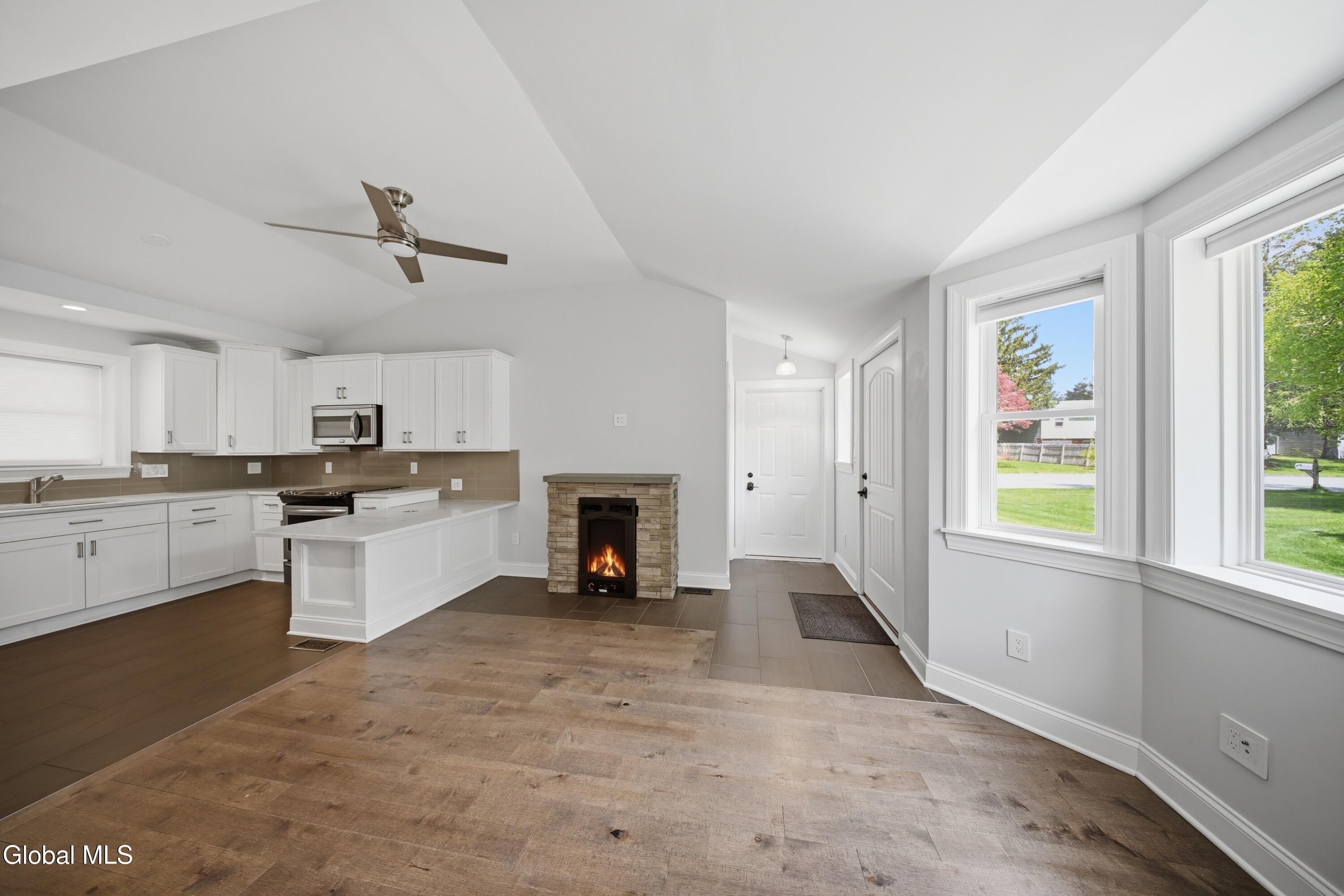 24 Michaelangelo Street Latham NY 12110