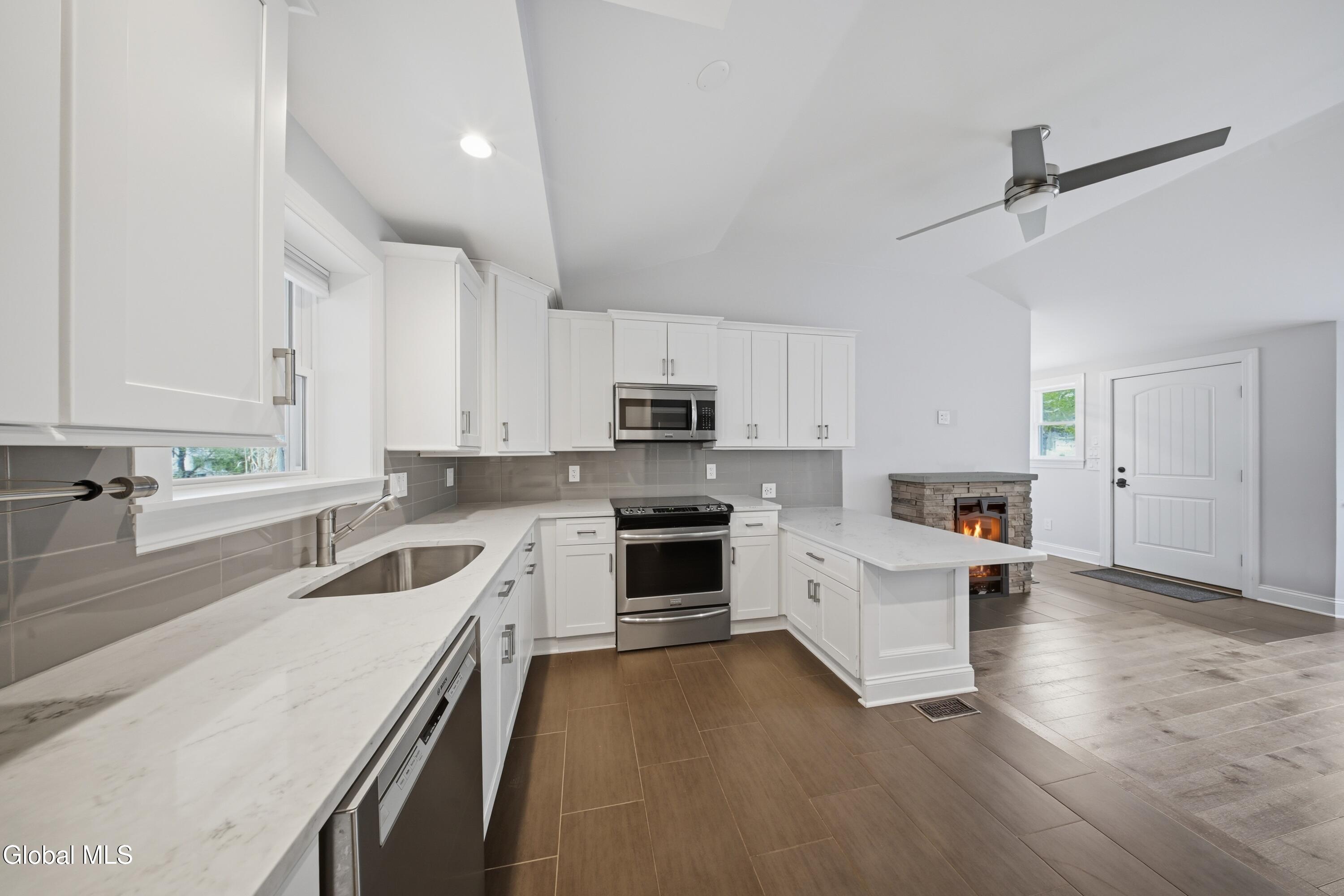 24 Michaelangelo Street Latham NY 12110