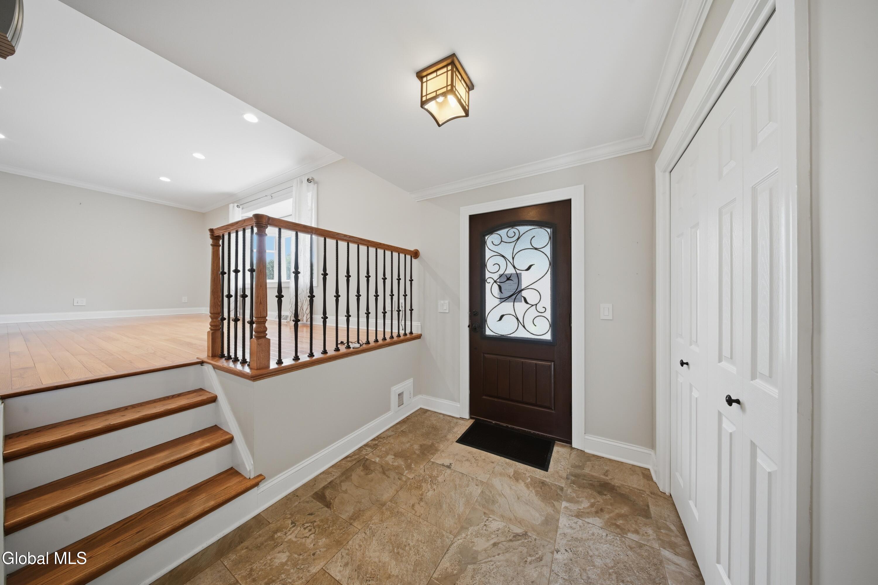 24 Michaelangelo Street Latham NY 12110