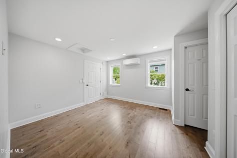 24 Michaelangelo Street Latham NY 12110