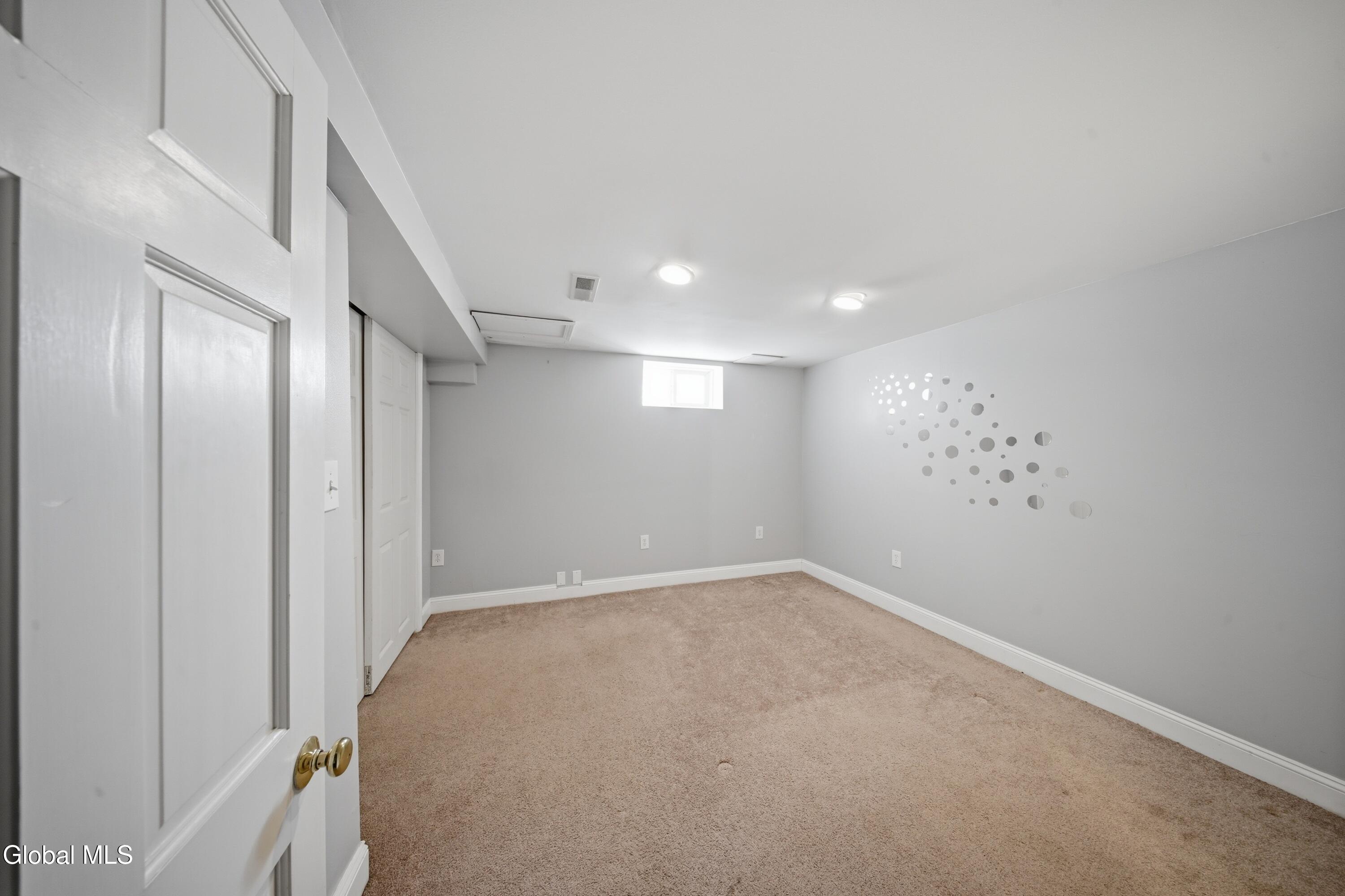 24 Michaelangelo Street Latham NY 12110