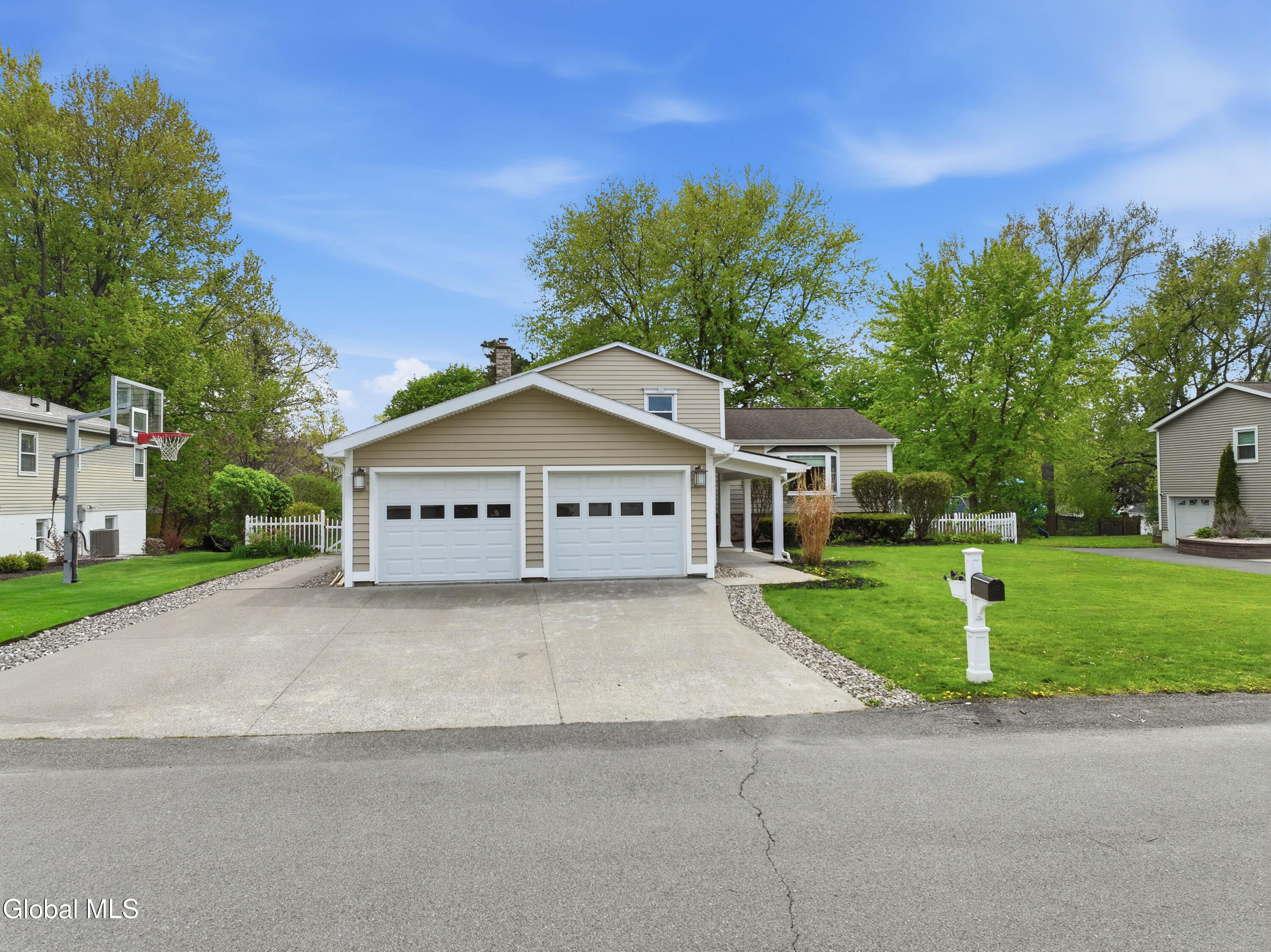 24 Michaelangelo Street Latham NY 12110