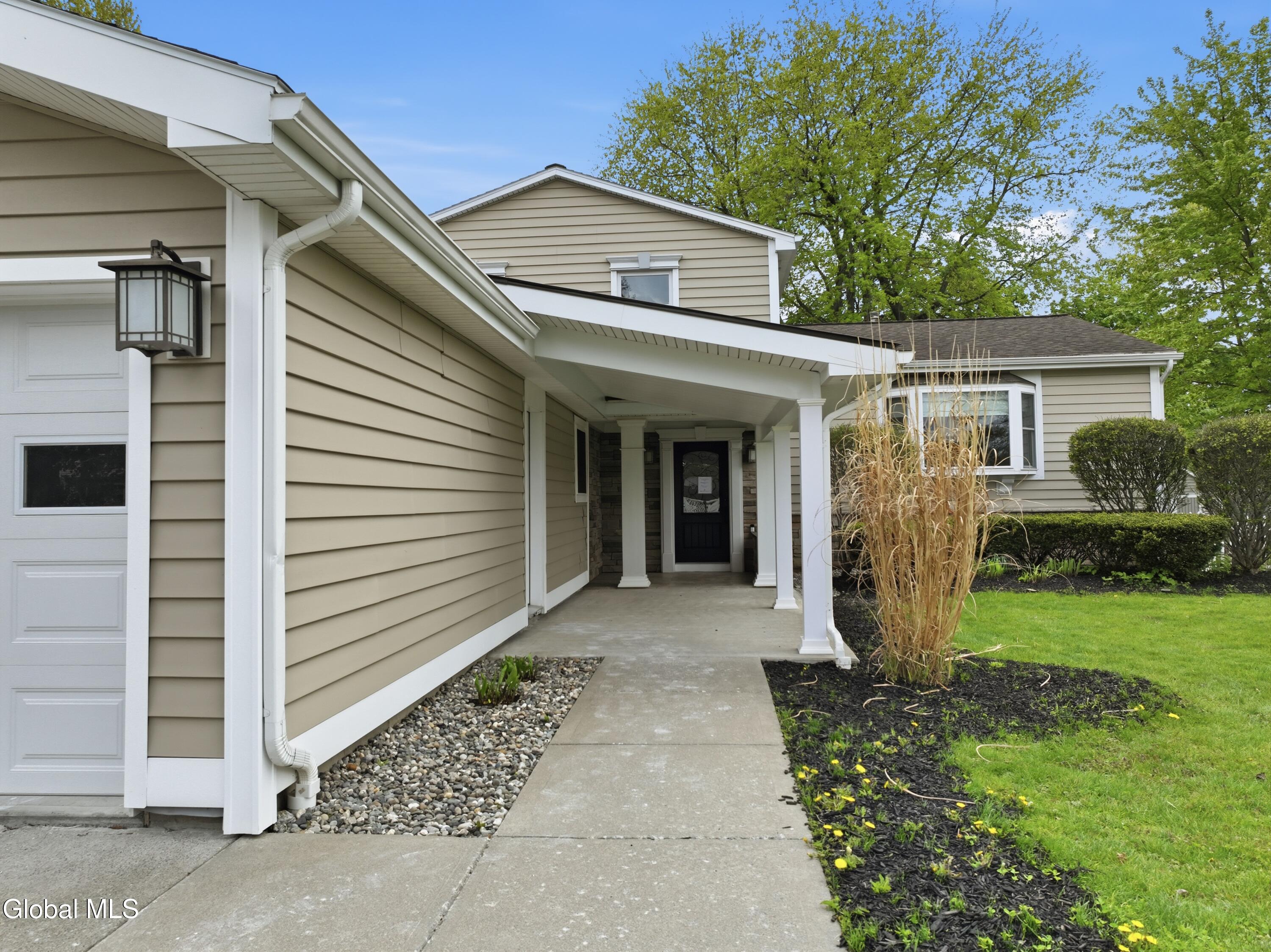 24 Michaelangelo Street Latham NY 12110