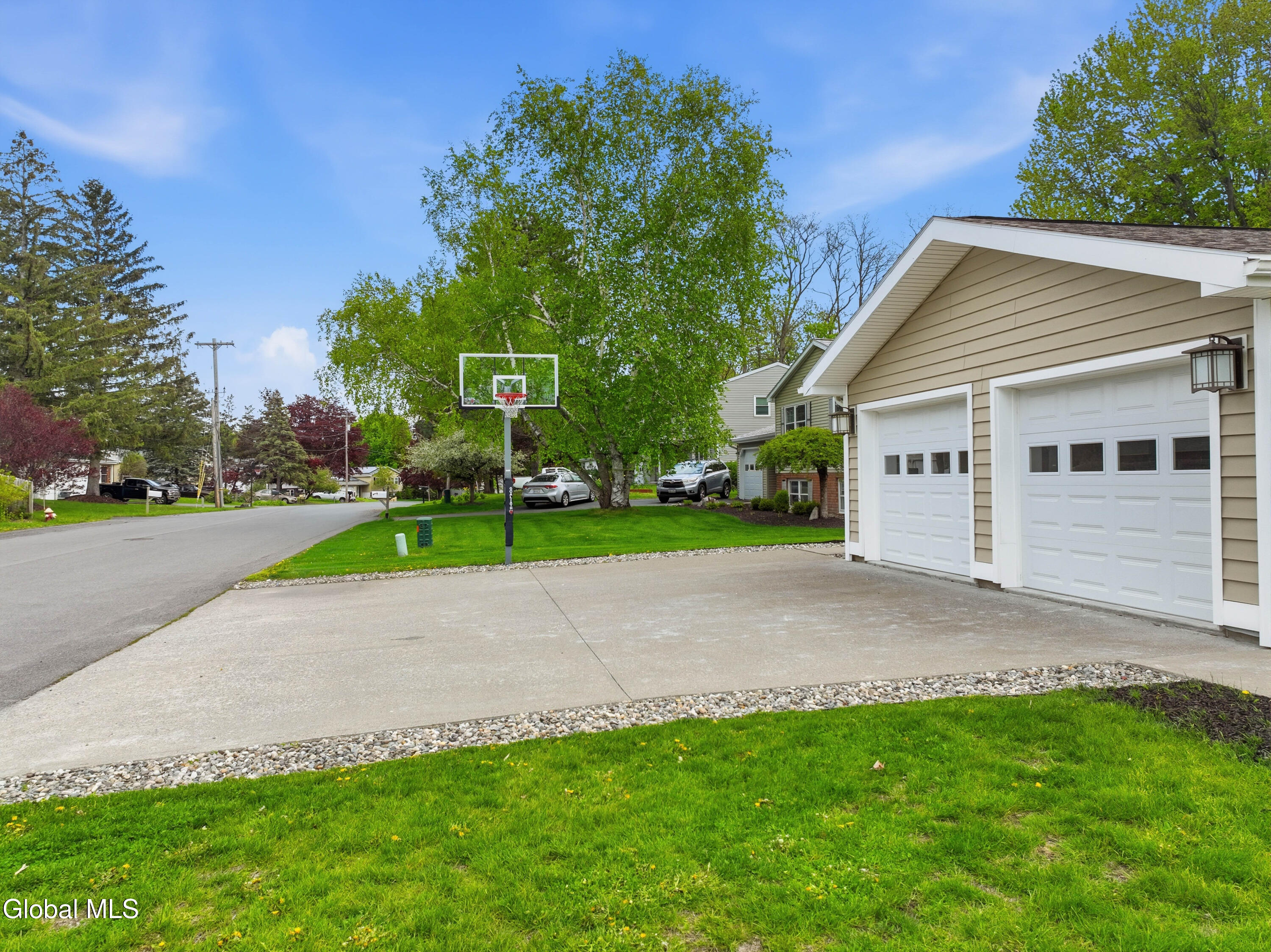 24 Michaelangelo Street Latham NY 12110