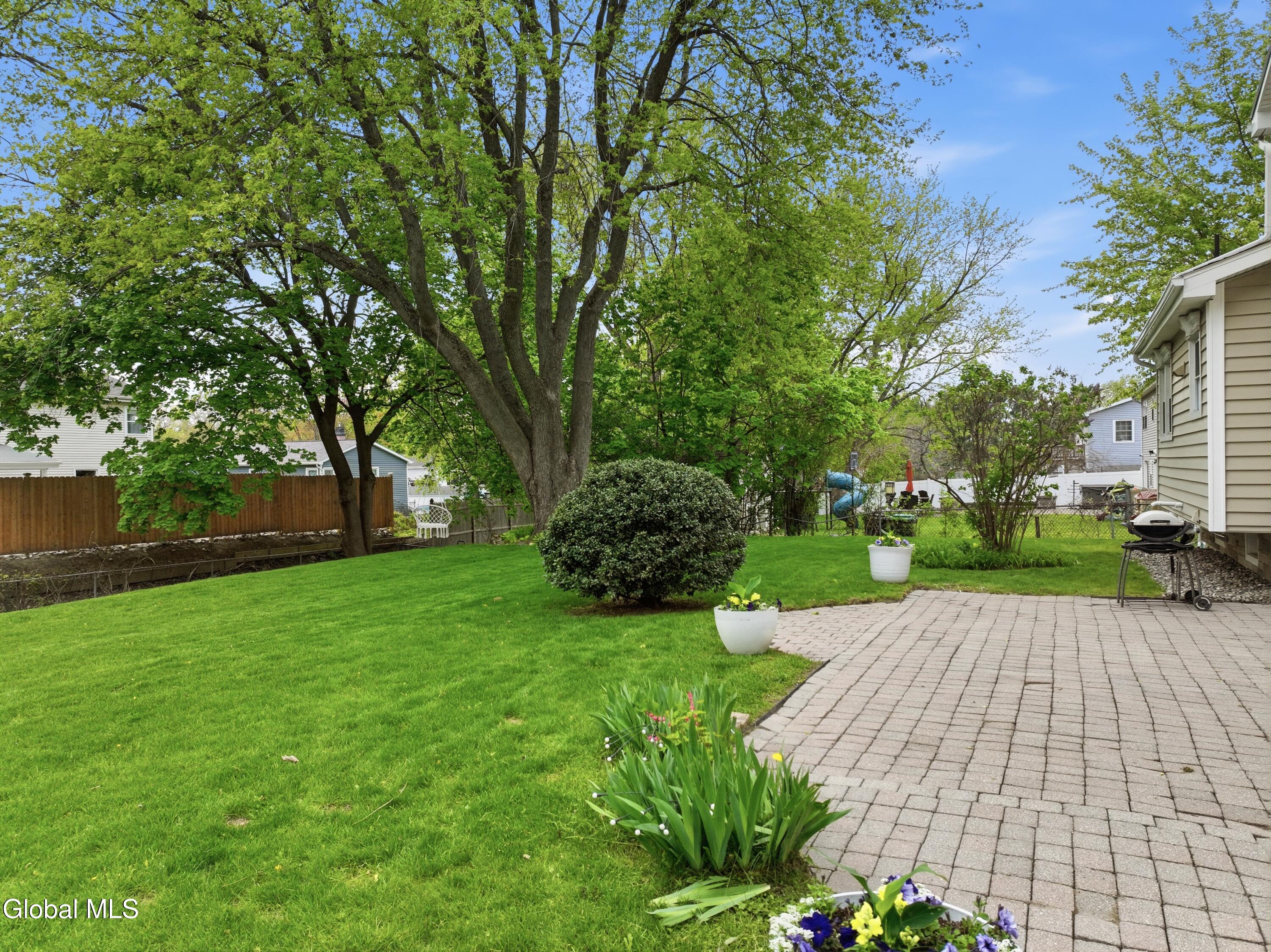 24 Michaelangelo Street Latham NY 12110