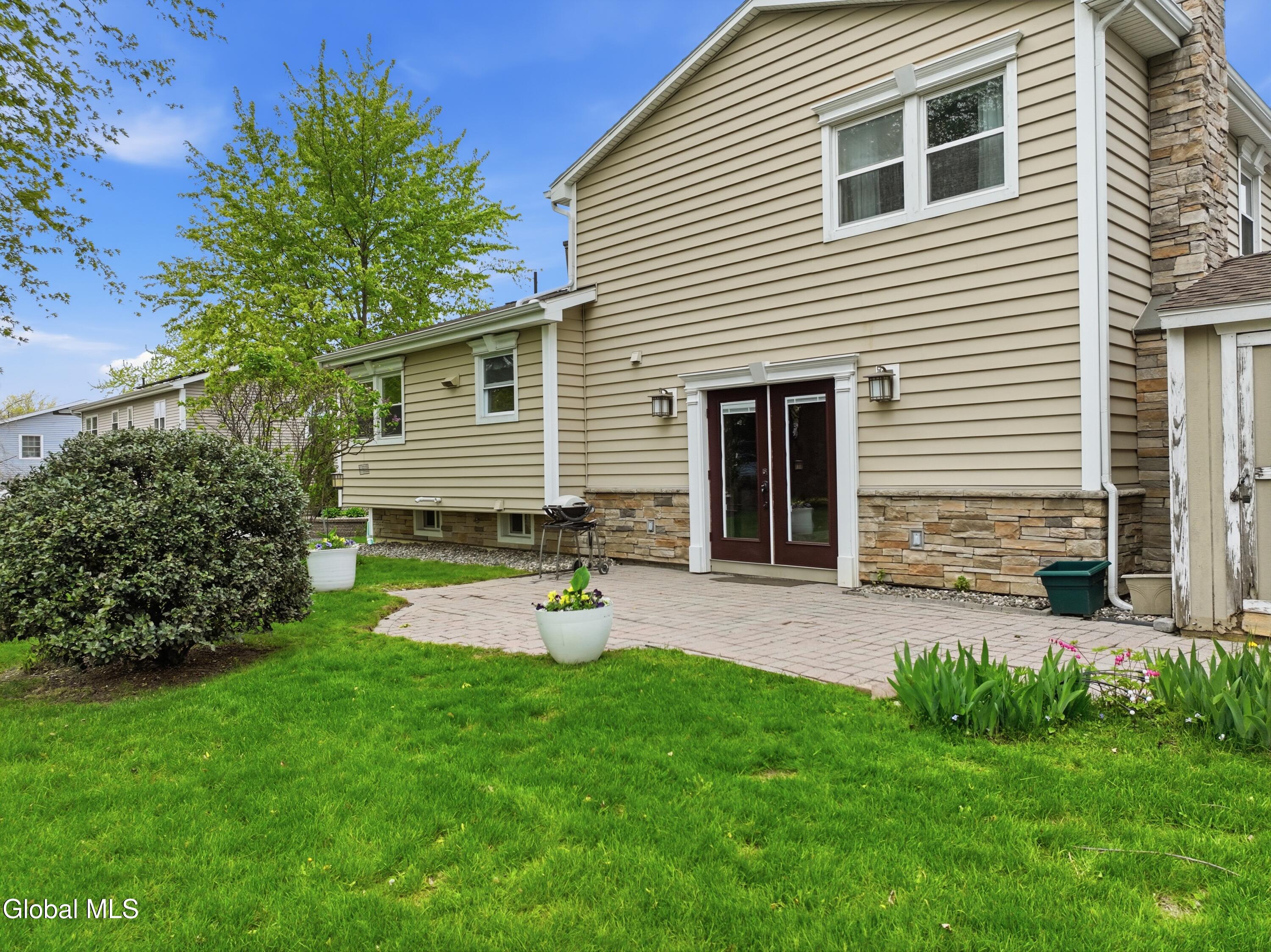 24 Michaelangelo Street Latham NY 12110