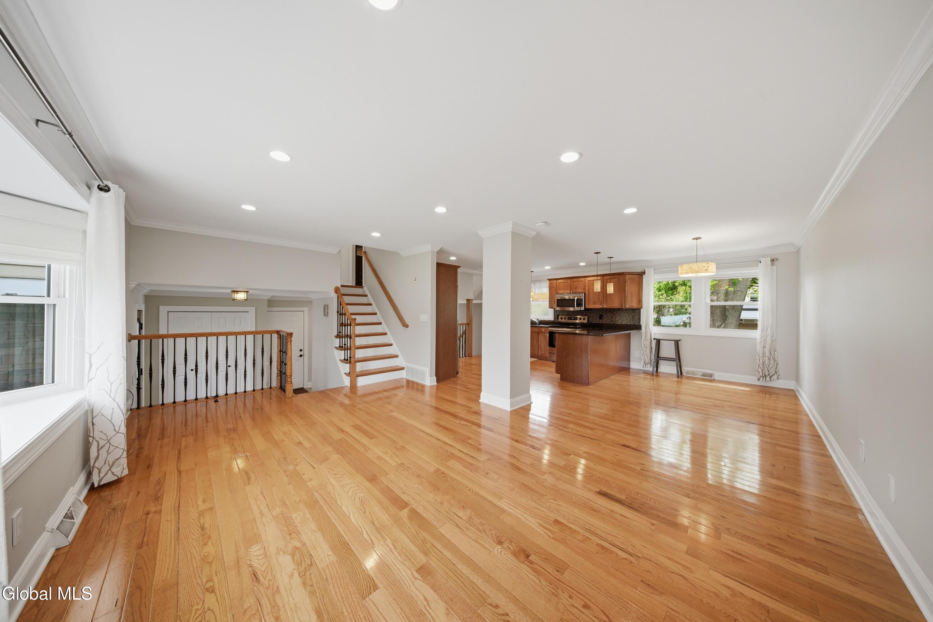 24 Michaelangelo Street Latham NY 12110