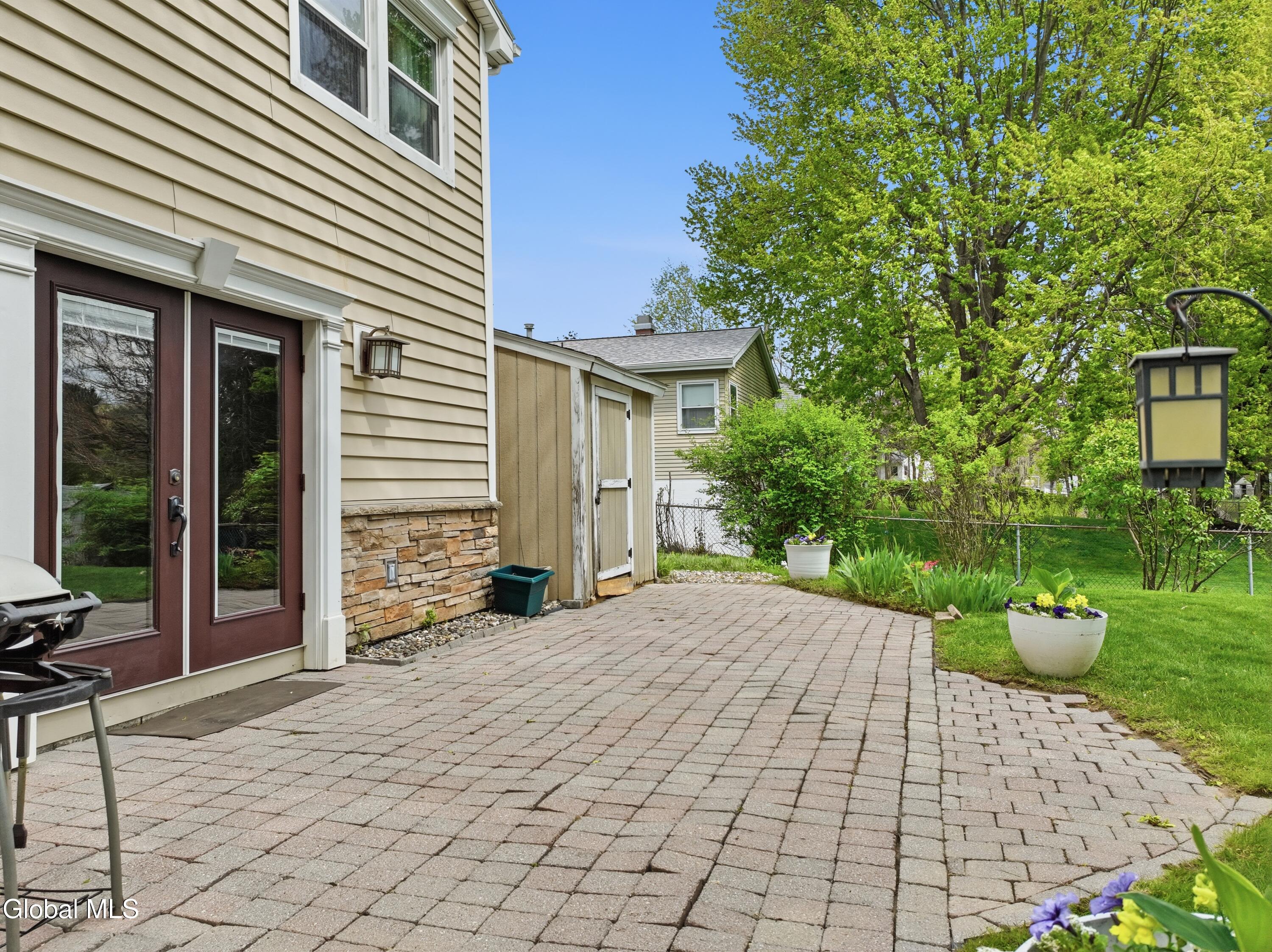 24 Michaelangelo Street Latham NY 12110