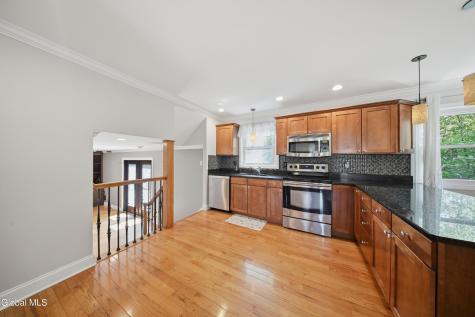 24 Michaelangelo Street Latham NY 12110