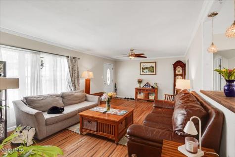 7 Silversmith Lane Schenectady NY 12306