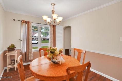 7 Silversmith Lane Schenectady NY 12306