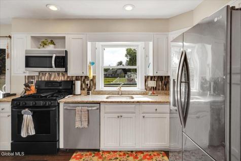 7 Silversmith Lane Schenectady NY 12306