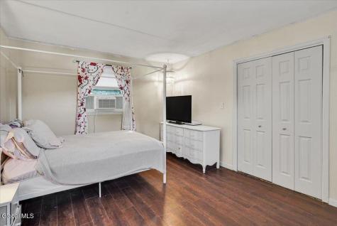 7 Silversmith Lane Schenectady NY 12306