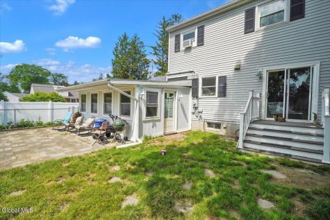 7 Silversmith Lane Schenectady NY 12306