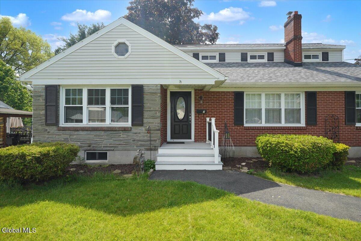 7 Silversmith Lane Schenectady NY 12306