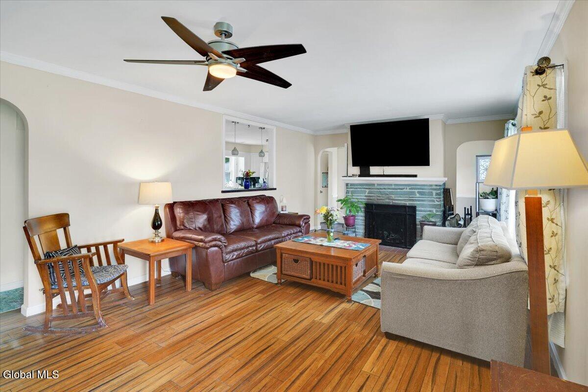 7 Silversmith Lane Schenectady NY 12306