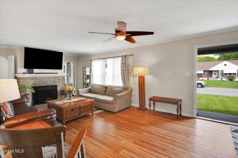7 Silversmith Lane Schenectady NY 12306