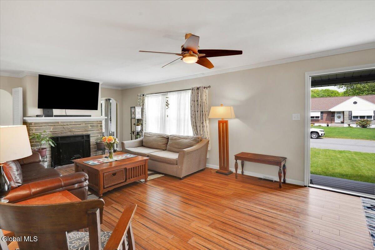 7 Silversmith Lane Schenectady NY 12306