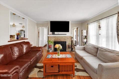 7 Silversmith Lane Schenectady NY 12306