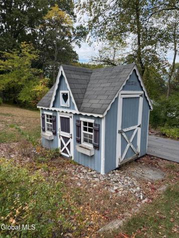 4 Oaktree Lane Niskayuna NY 12309