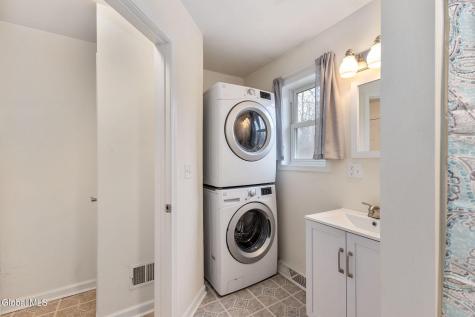 32 Bancker Avenue Schenectady NY 12302