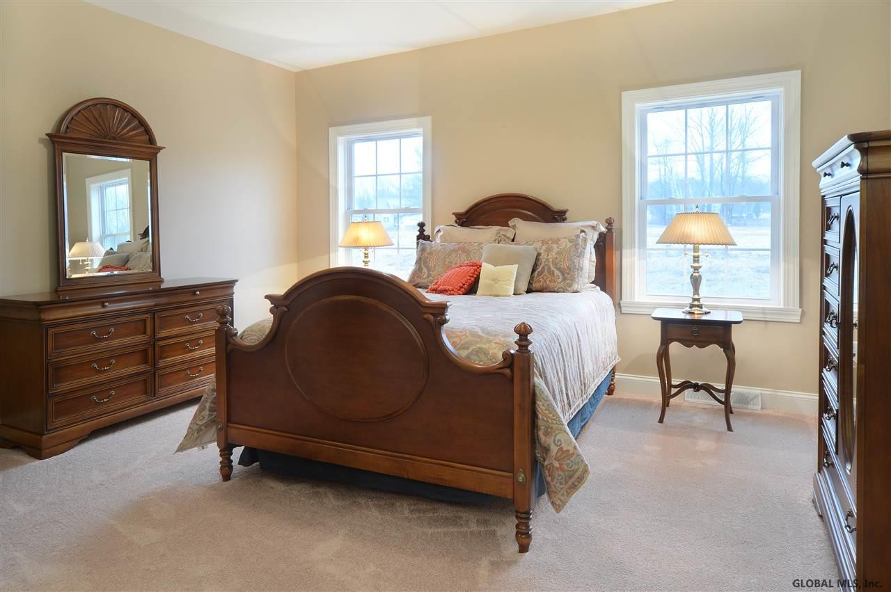 79 Lakepointe Way Saratoga Springs NY 12866