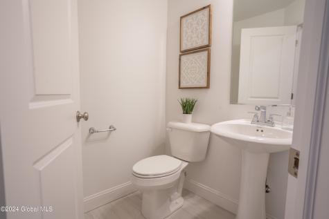 24 Landon Lane Malta NY 12020