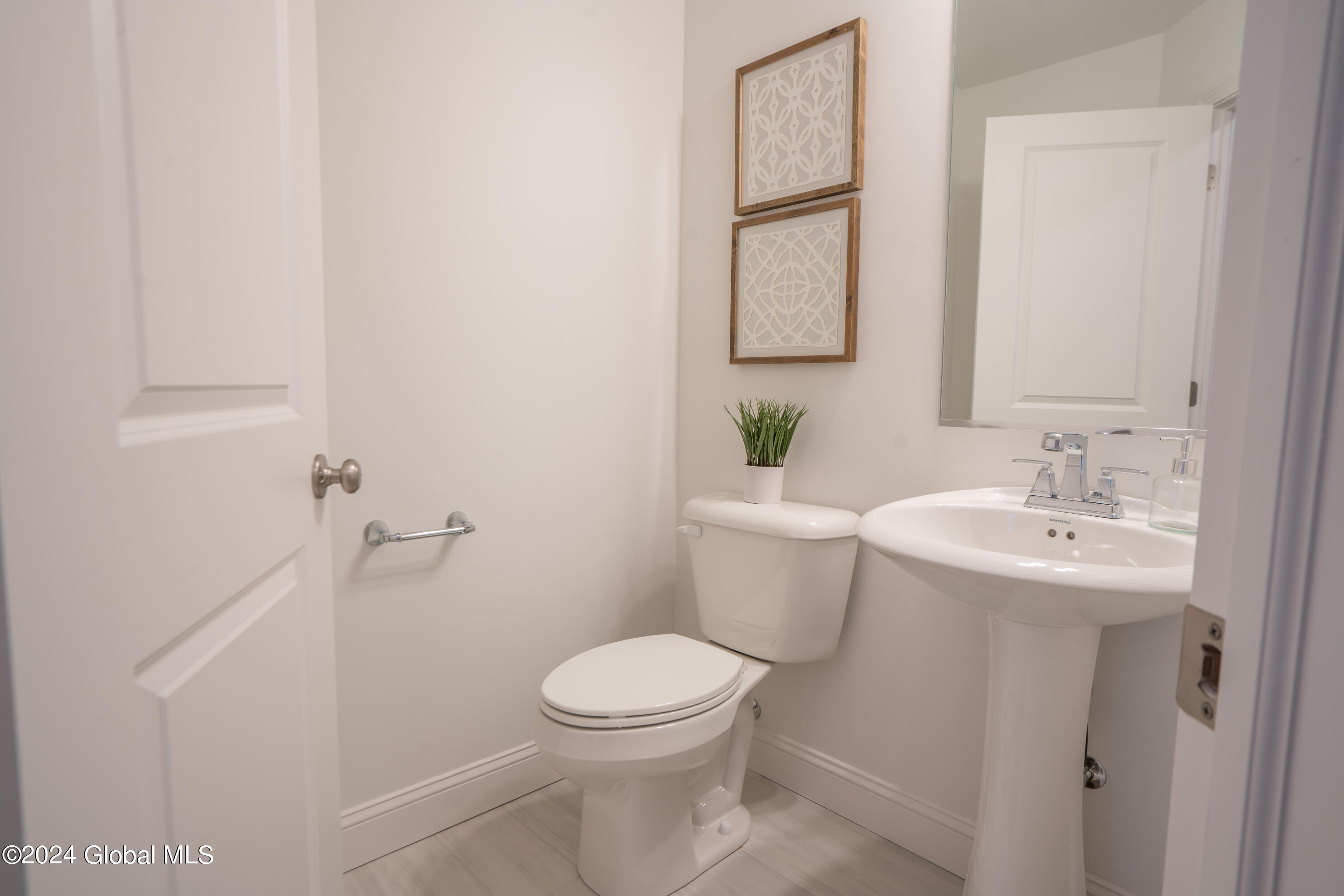 24 Landon Lane Malta NY 12020
