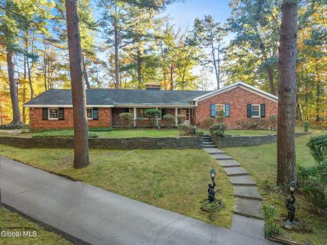 6 Pine Ridge Drive Guilderland NY 12084