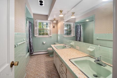 6 Pine Ridge Drive Guilderland NY 12084