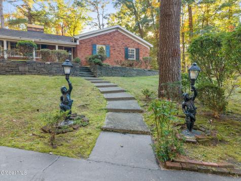6 Pine Ridge Drive Guilderland NY 12084