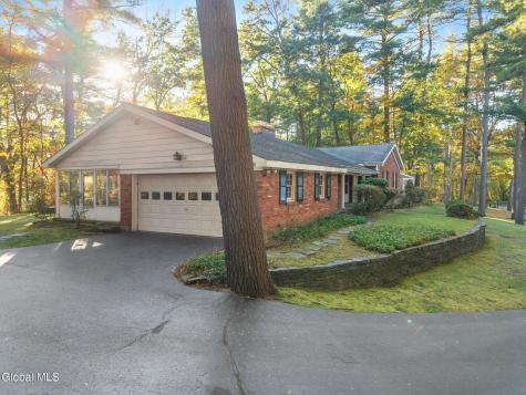 6 Pine Ridge Drive Guilderland NY 12084