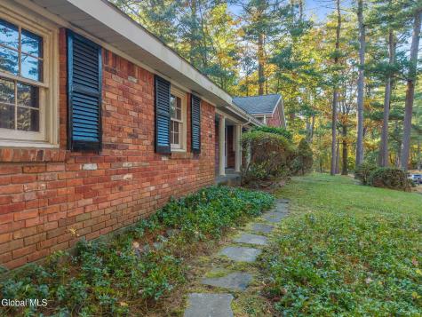 6 Pine Ridge Drive Guilderland NY 12084