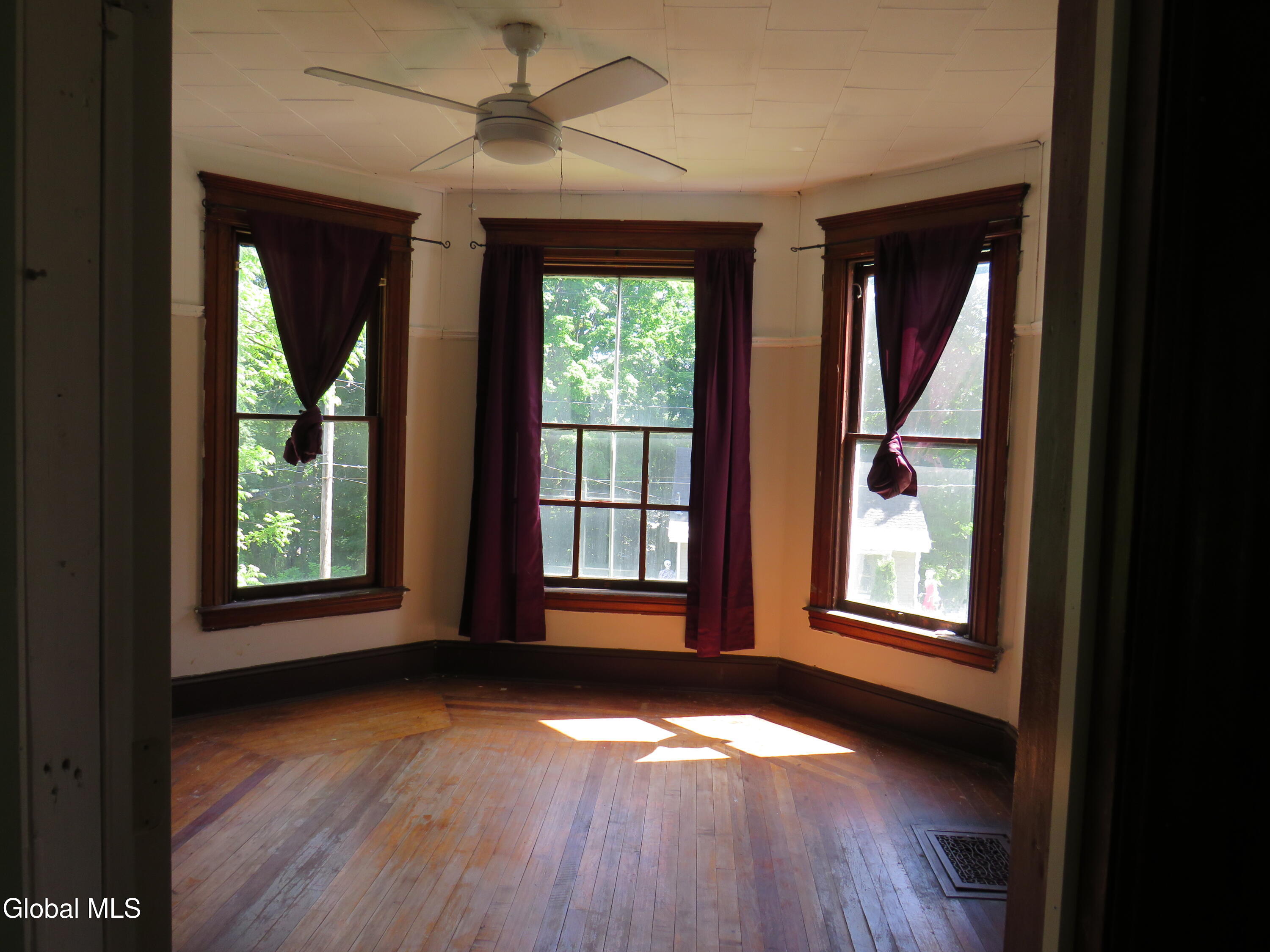 58 Woodside Avenue Gloversville NY 12078