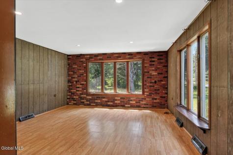 1106 Whiteside Road Galway NY 12074