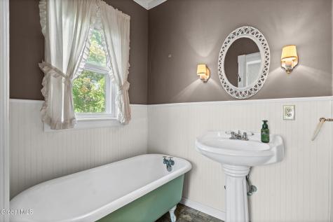 128 Grand Street Altamont NY 12009