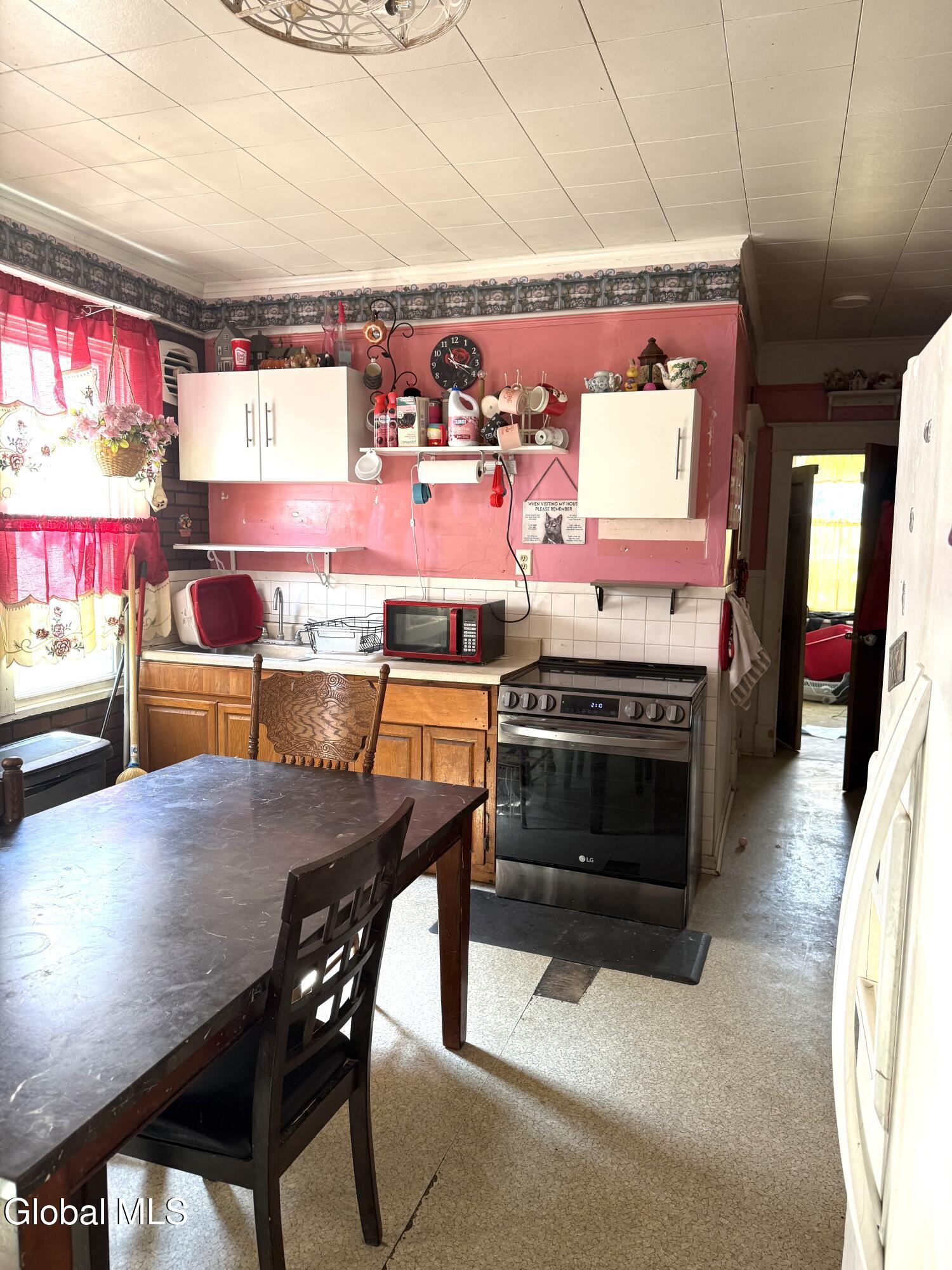 826 Salina Street Schenectady NY 12308