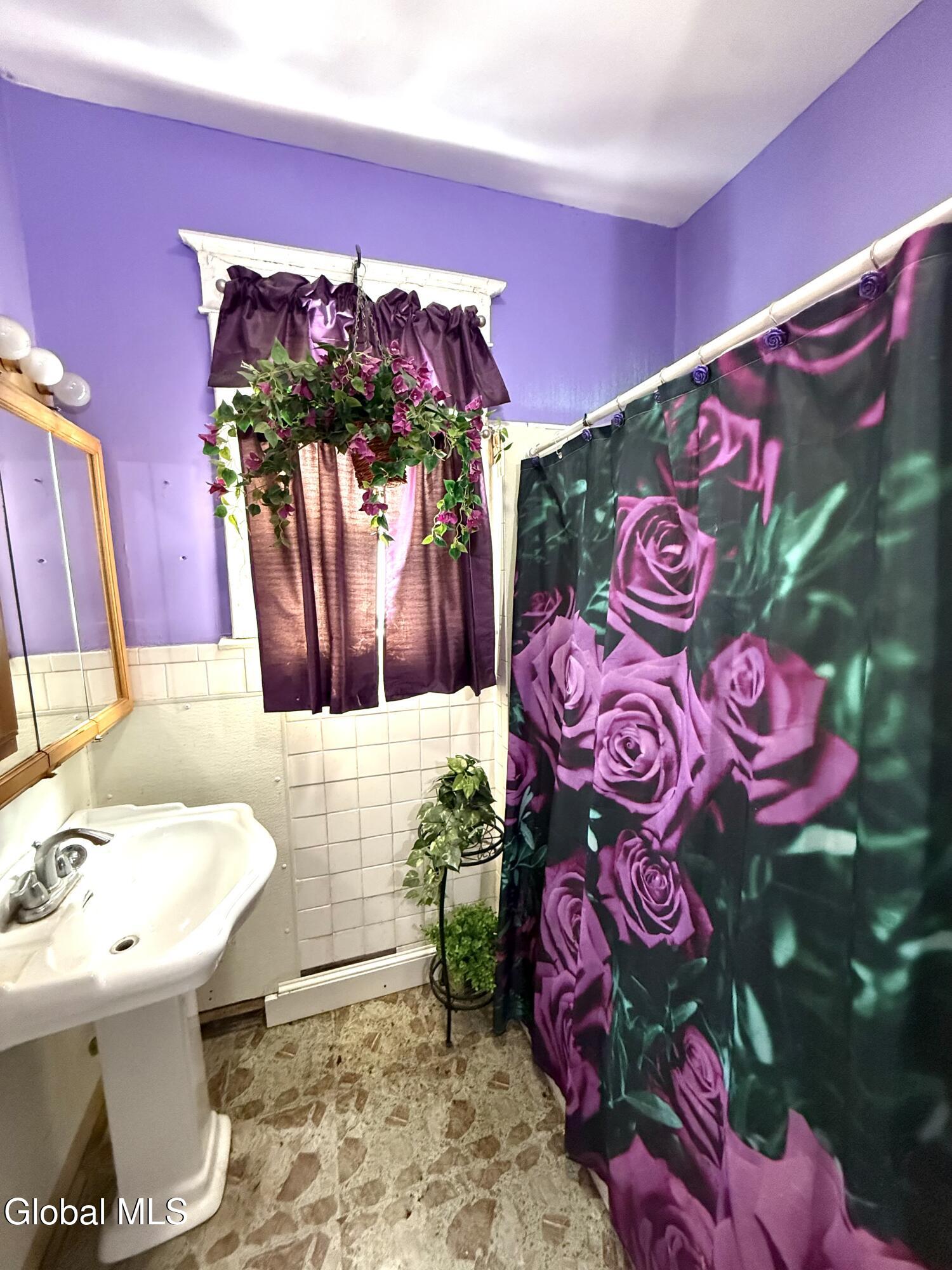 826 Salina Street Schenectady NY 12308