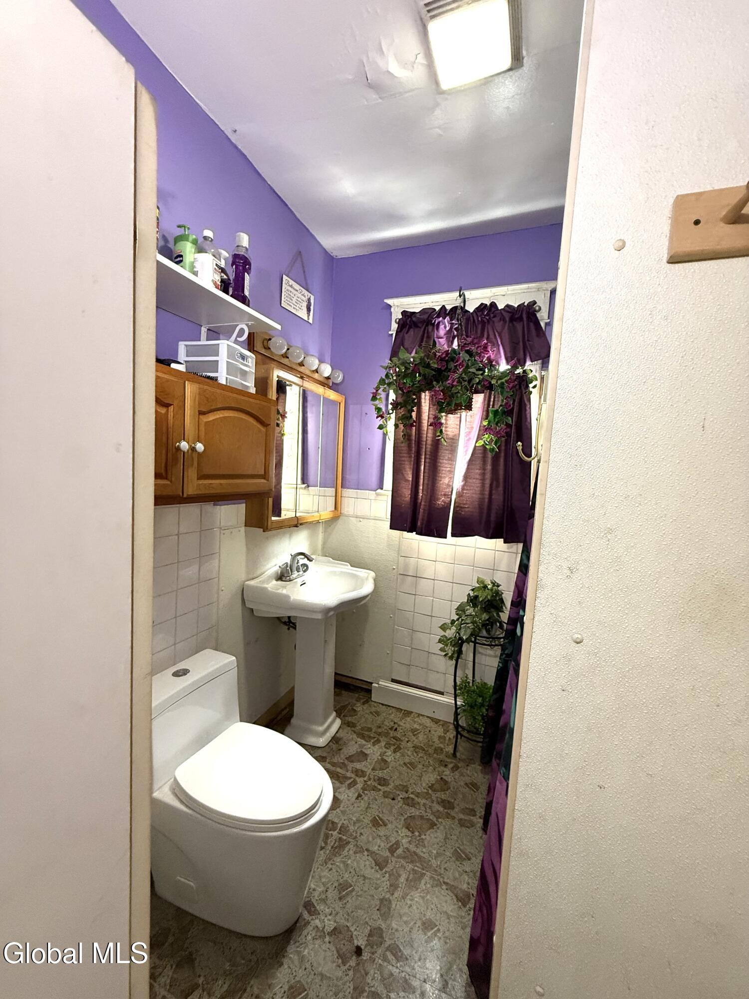 826 Salina Street Schenectady NY 12308