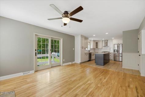 6 Wildwood Lane Selkirk NY 12158