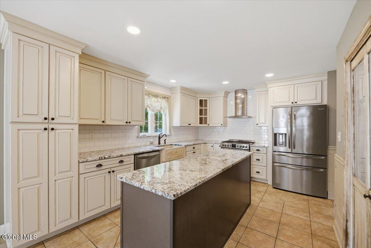 6 Wildwood Lane Selkirk NY 12158