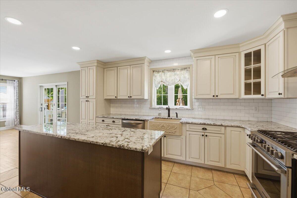 6 Wildwood Lane Selkirk NY 12158