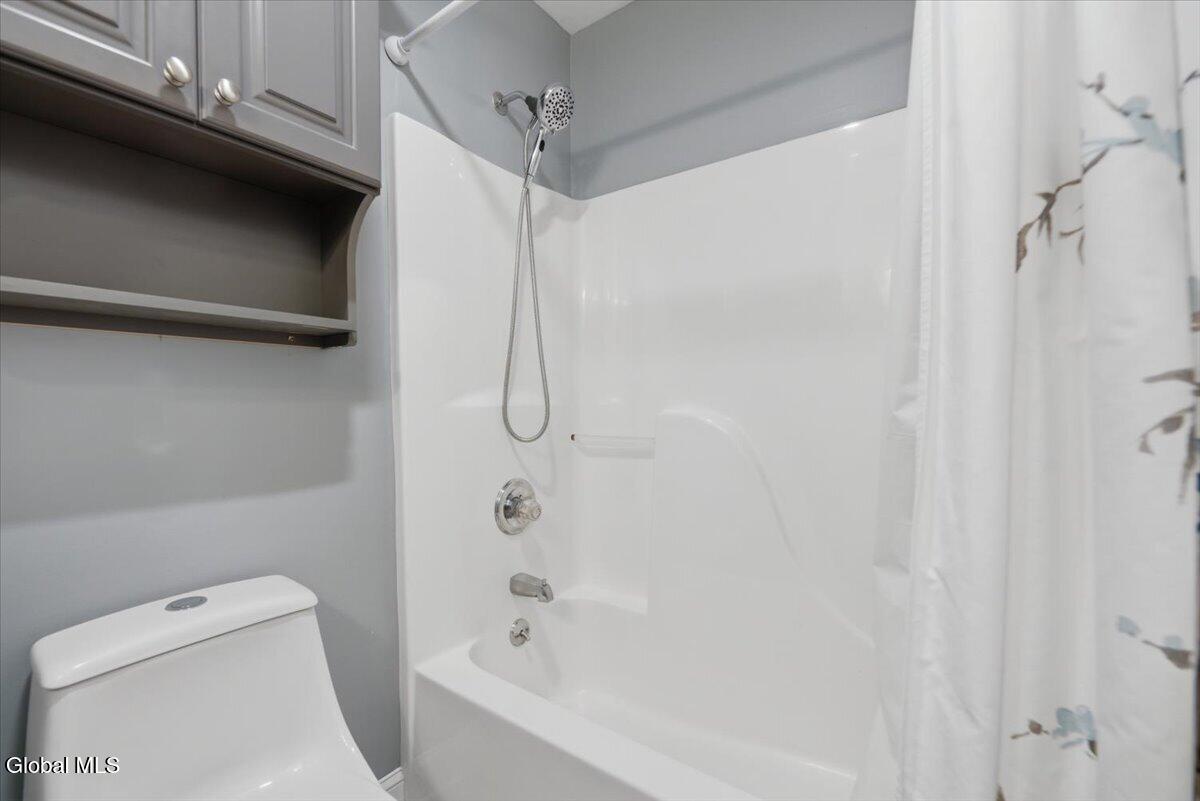 6 Wildwood Lane Selkirk NY 12158