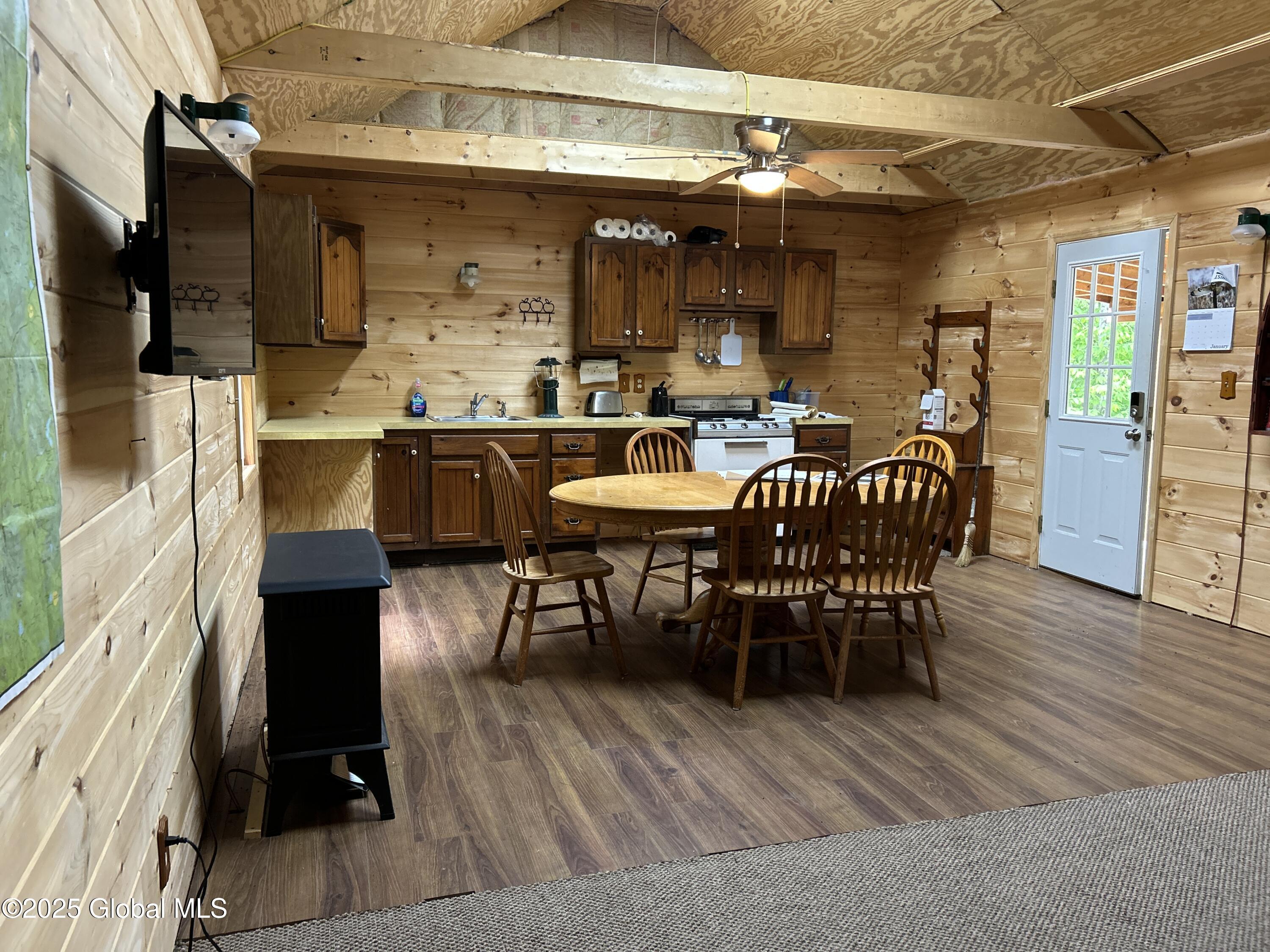 10 W Tucker Road Stoney Creek NY 12878