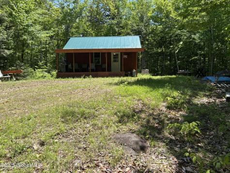 10 W Tucker Road Stoney Creek NY 12878