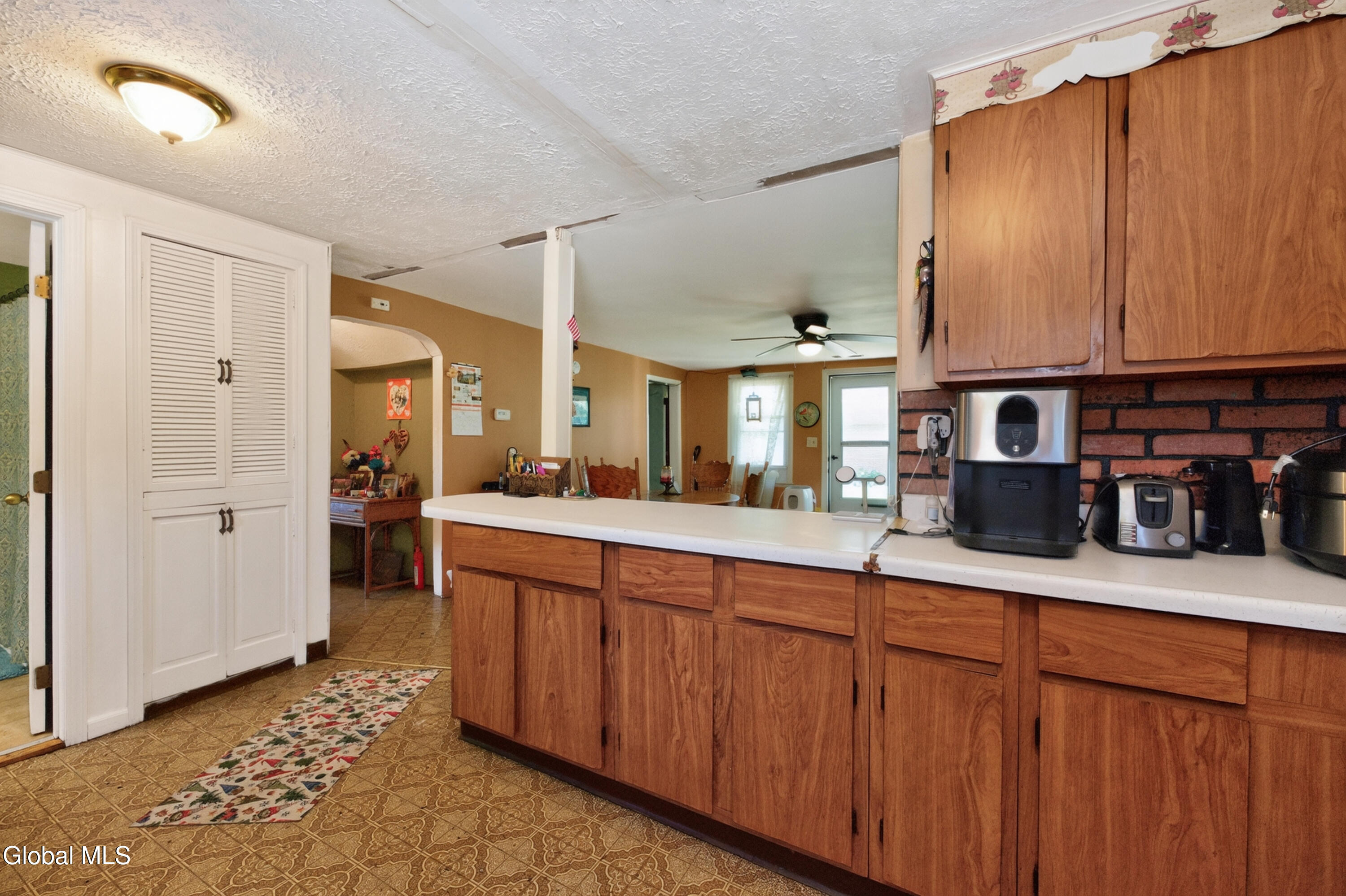 7 Colonial Road Stillwater NY 12170