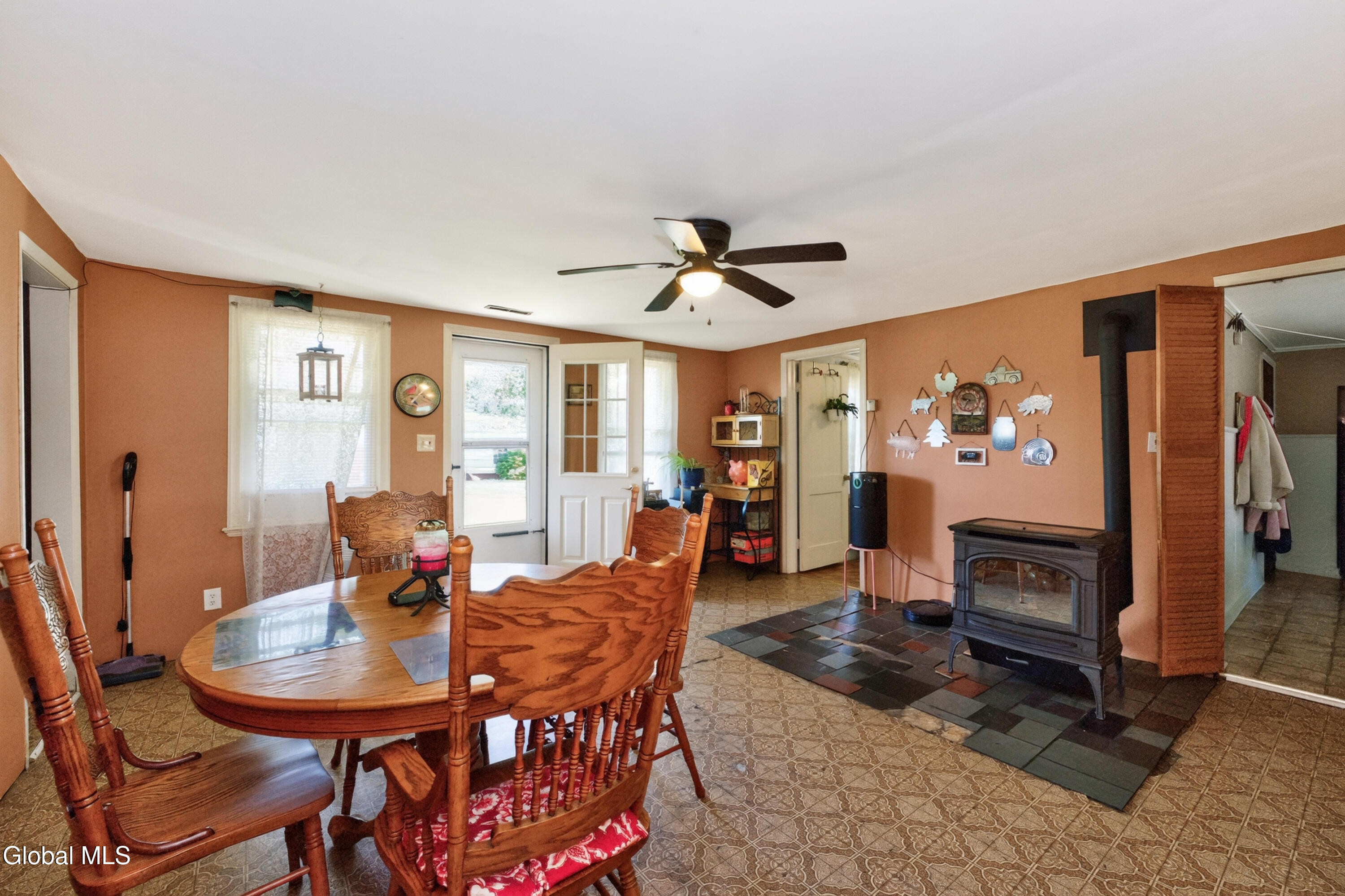 7 Colonial Road Stillwater NY 12170